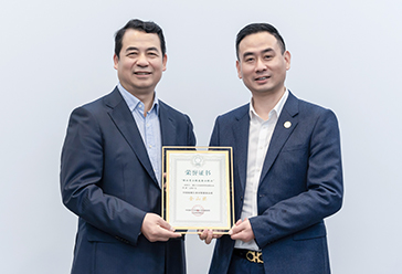 上臣地板被授予<br />行業(yè)環(huán)保健康品質(zhì)“金山獎”